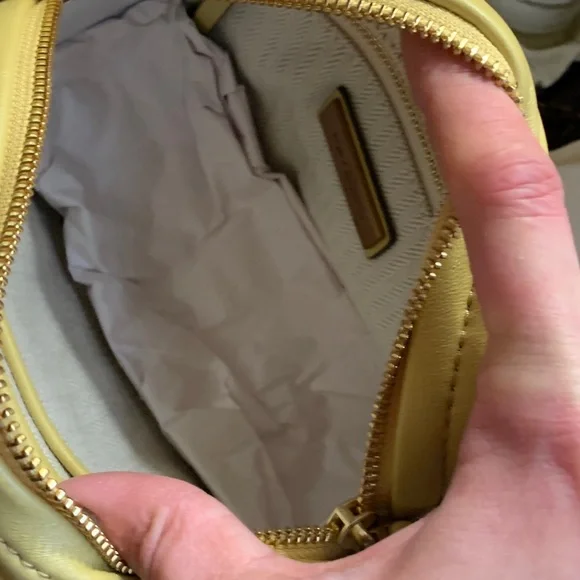 SOLD⛔️Authentic TORY BURCH Quilted leather logo zip top Crosby - Picture 10 of 16